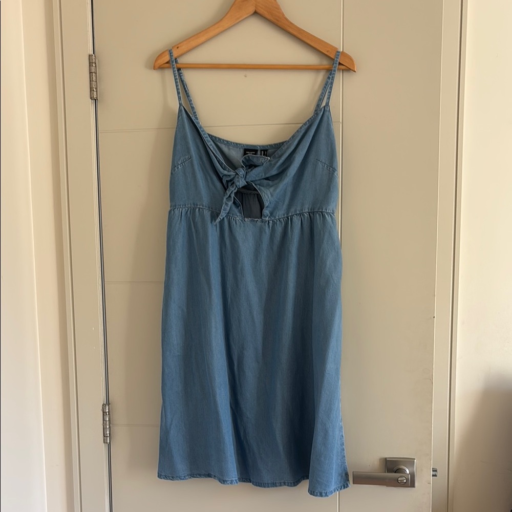 NWOT Vero Moda Chambray Sleeveless Tie Front  Dress